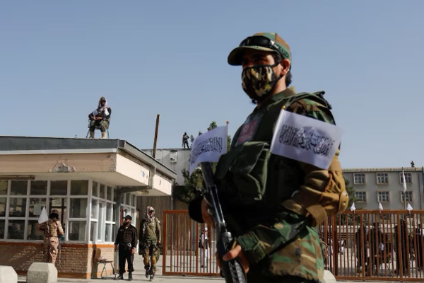 مسؤول بارز في طالبان يحذّر من خطر اندلاع حرب داخل الحركة