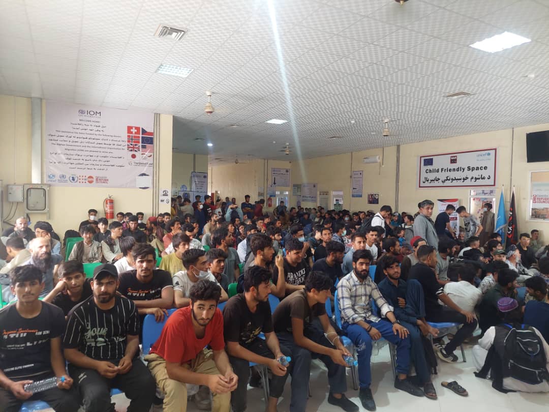 د طالبانو  د کډوالو وزارت: له ایرانه څه باندې ۲۰۰۰ افغان کډوال هېواد ته راستانه شوي