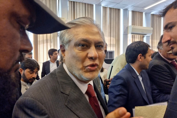 اسحاق ډار: طالبانو ډاډ راکړی چې د افغانستان خاوره به د ترهګرۍ لپاره نه کارېږي