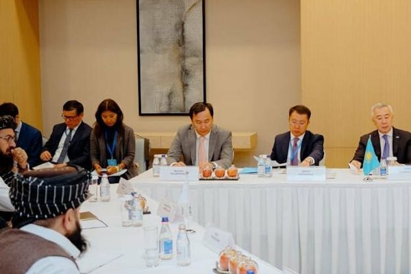 Kazakhstan, Turkmenistan & Taliban Officials Discuss New Railway Project