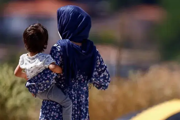نمایندگی بریتانیا برای افغانستان: ۴۶ درصد زنان متاهل افغان با خشونتهای خانگی مواجهاند