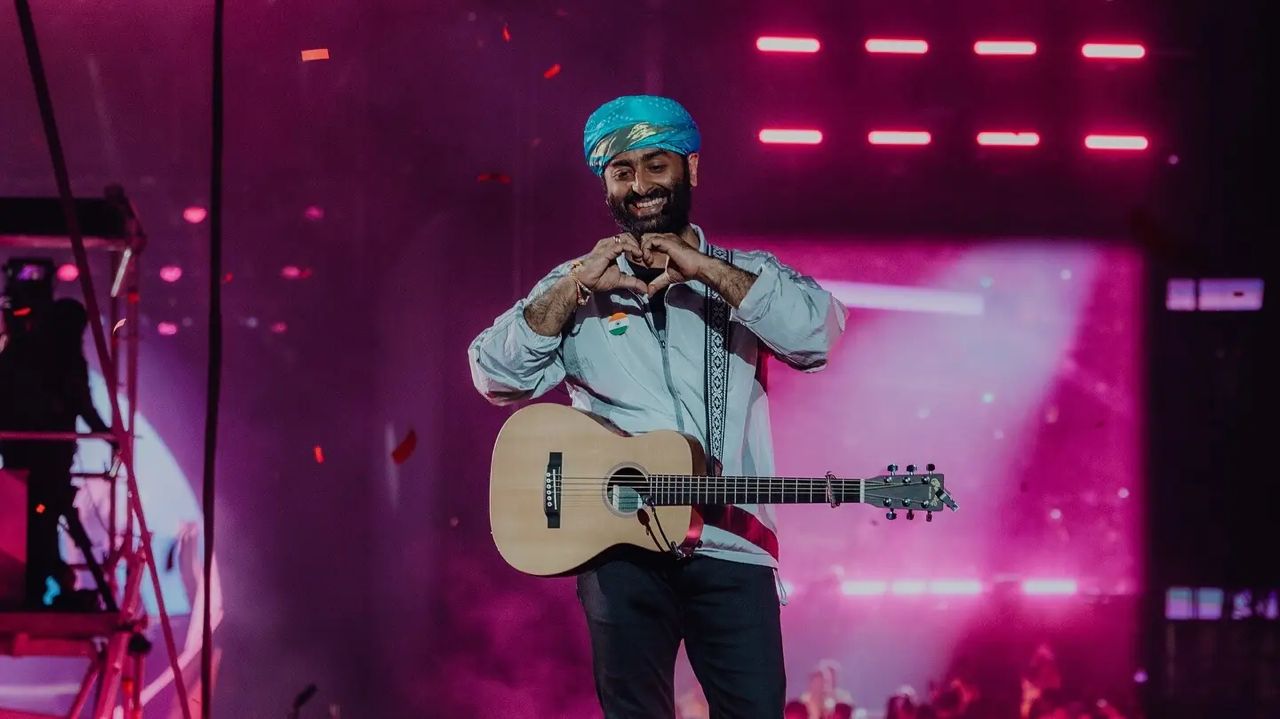 د هند مشهور سندرغاړی اریجېت سېنګ د فلمونو لپاره د سندرو ویل پرېښودل