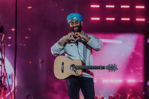 د هند مشهور سندرغاړي اریجېت سېنګ د فلمونو لپاره د سندرو ویل پرېښودل