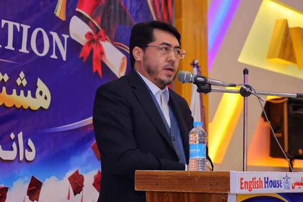 چهره سیاسی نزدیک به طالبان بر ضرورت آموزش دختران تاکید کرد