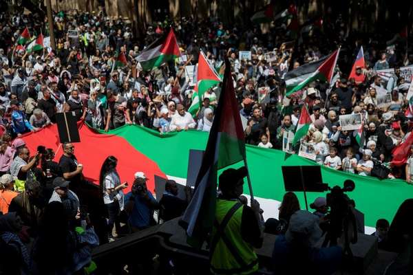 په نیوزیلېنډ کې زرګونه خلک د فلسطین د ملاتړ په موخه لاریون ته راووتل