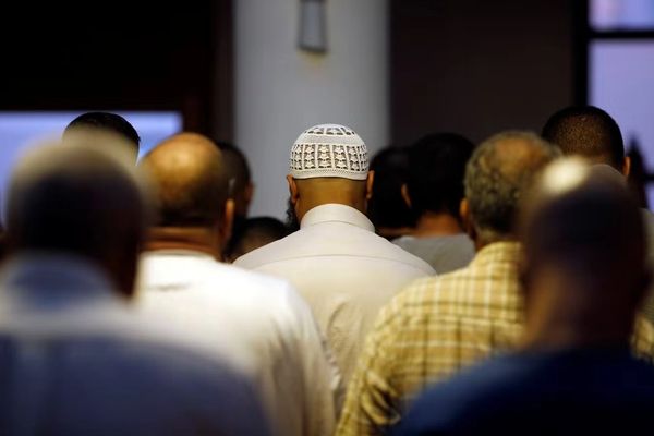 فرانسه یک مدرسه آموزش امامان دینی را به اتهام ترویج «جهاد مسلحانه» منحل کرد