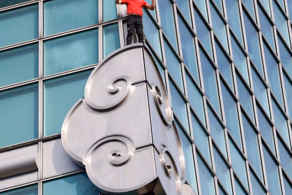 تجربه پر استرس تلویزیونی؛ صخرهنوردی که شاید در پیش چشم میلیونها بیننده جان میباخت