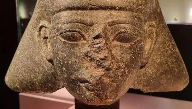 هولندا تعيد تمثالاً عمره 3500 عام إلى مصر