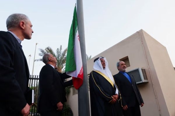 سعودي عربستان د ایران د سفارت پوځي اتشه او څلور نور ډیپلوماتان واېستل