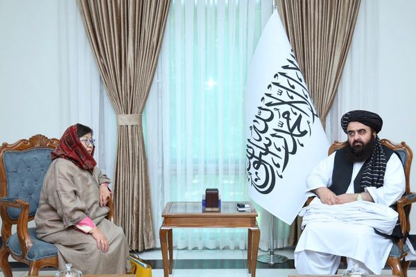 متقي په کابل کې د یوناما له مشرې غوښتي، چې خپلو راپورونو کې پر واقعیتونو تمرکز وکړي