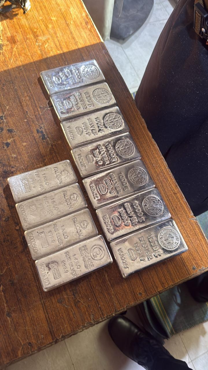 تورخم کې پاکستاني ګمرک افغانستان نه قاچاق شوي ۳۰ کیلو ګرامه سپین زر نیولي