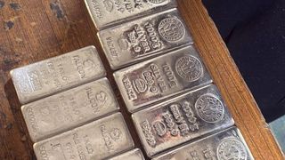 تورخم کې پاکستاني ګمرک افغانستان نه قاچاق شوي ۳۰ کیلو ګرامه سپین زر نیولي