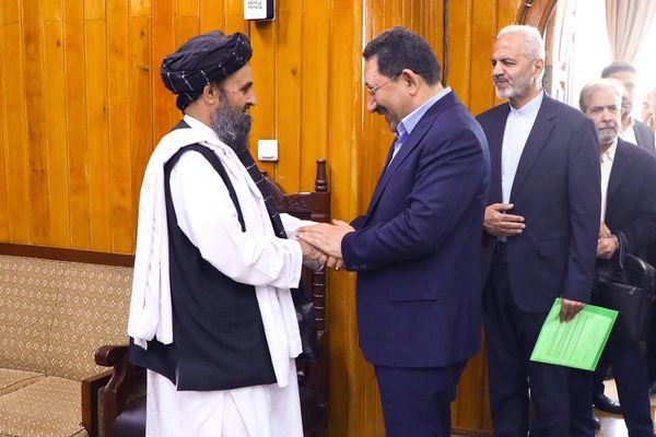 ملا برادر د ایران د صنعت له وزیر سره د اقتصادي همکاریو پر پراخولو غږېدلی