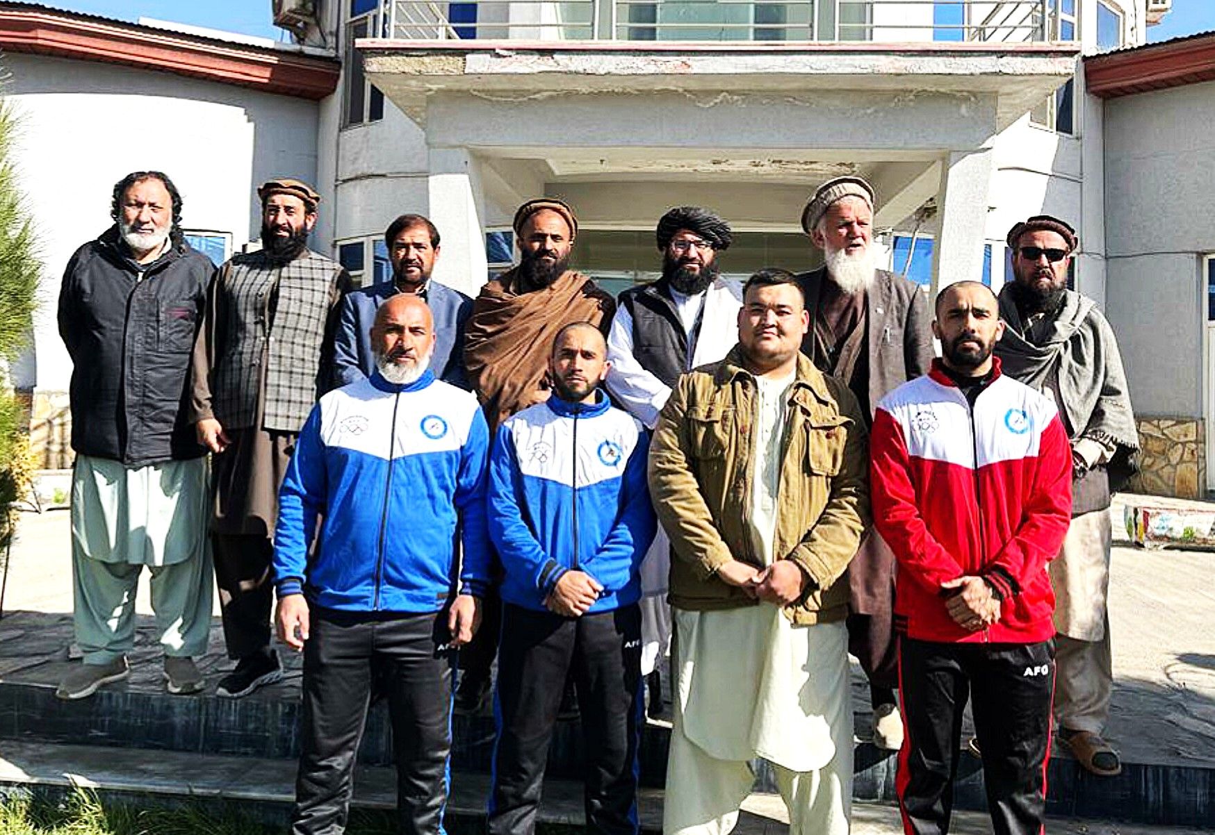 تیم وزنه‌برداری افغانستان برای حضور در ششمین دوره جام فجر راهی ایران شد