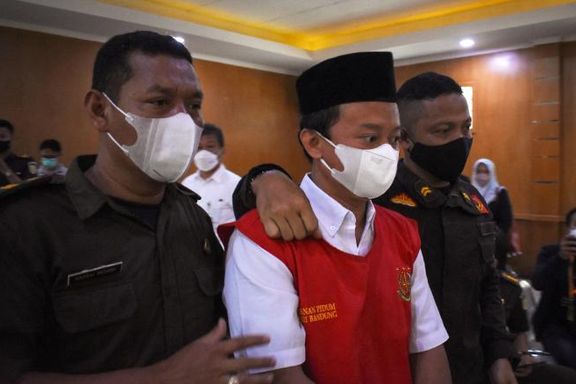معلم یک مدرسه اسلامی در اندونزیا به جرم تجاوز به ۱۳ شاگرد به حبس ابد محکوم شد