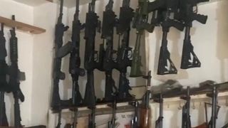 بازار سلاحهای امریکایی در منطقه 'دره آدمخیل' در حومه پیشاور