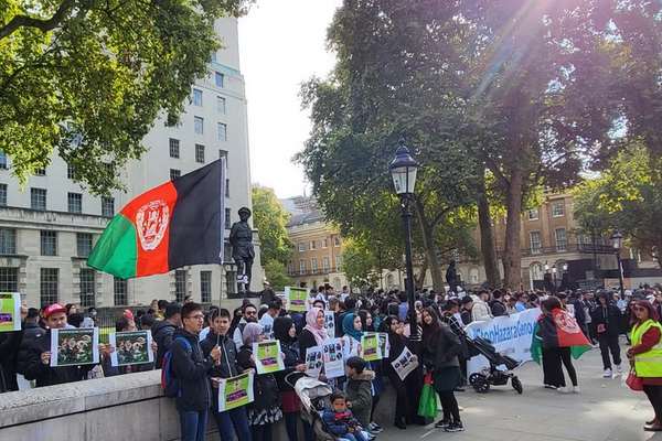 اعتراض جهانی به کشتار هزارهها؛ معترضان در مقابل دفتر نخستوزیر بریتانیا تجمع کردند