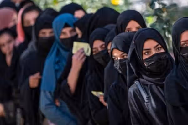 یک پزشک زن: «به دلیل برگزار نشدن امتحان اگزیت از حق کار محروم ماندهایم»