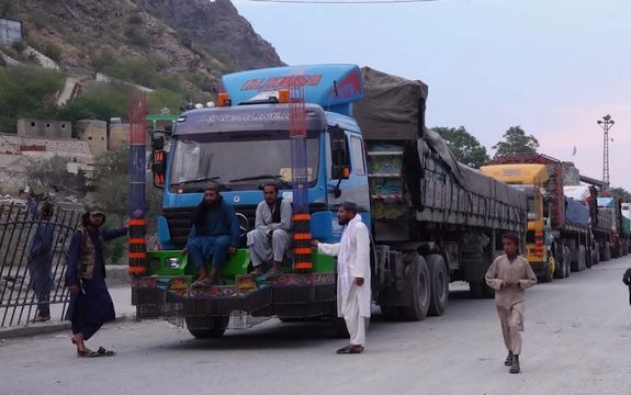 پاکستان د افغان موټر چلوونکو د ویزې اسانتیا پای ته رسوي