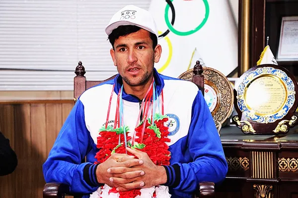 تقدیر از ورزشکاری که فاصله ۶۲ کیلومتری پکتیکا تا غزنی را دوید