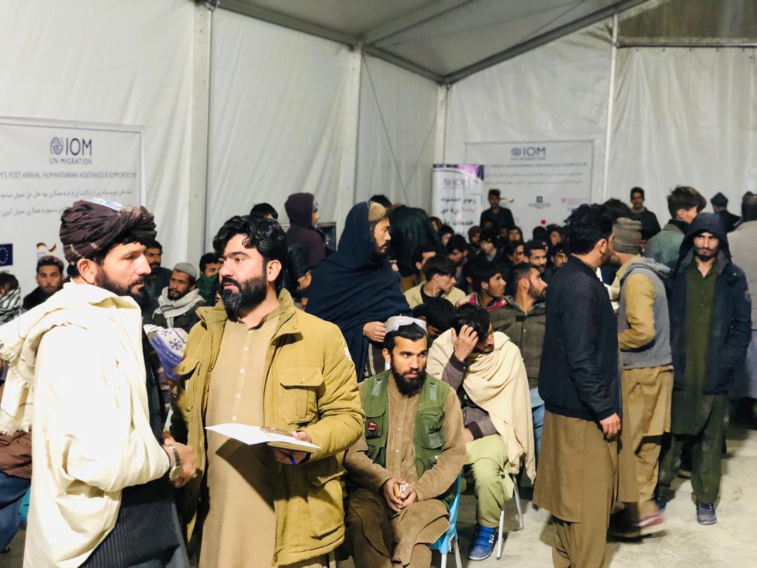 په پاکستان کې ۱۳۲ افغان بندیان خوشي او افغانستان ته راستانه شول