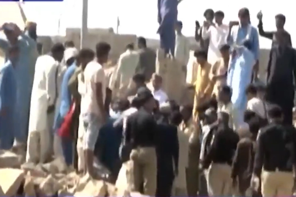 پاکستان په کوېټه، اسلام اباد، لاهور او کراچۍ کې د افغان کډوالو د ایستلو عملیات پیل کړي
