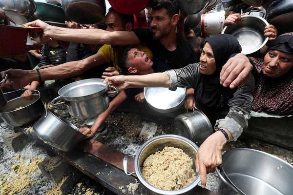 در تیراندازی نیروهای اسرائیلی بیش از ۲۰ فلسطینی در نزدیکی محل توزیع غذا در غزه کشته شدند