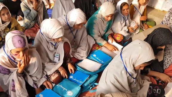 په سويل کې د نجونو یو محلي ټولګی