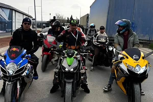 برگزاری نمایش مشترک موتورسواری میان ورزشکاران افغانستان و اوزبیکستان در ترمذ