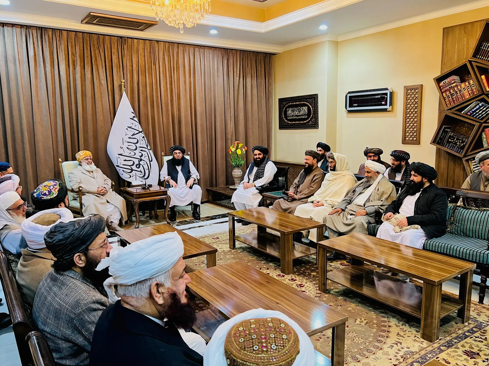 مولوي کبیر ملا فضل الرحمان ته ډاډ ورکړی، چې د افغانستان خاوره به د پاکستان پر ضد نه کاریږي