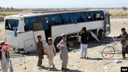 د کابل-غزني پر لویه لاره د ترافیکي پېښې له امله ۴ کسان مړه شول