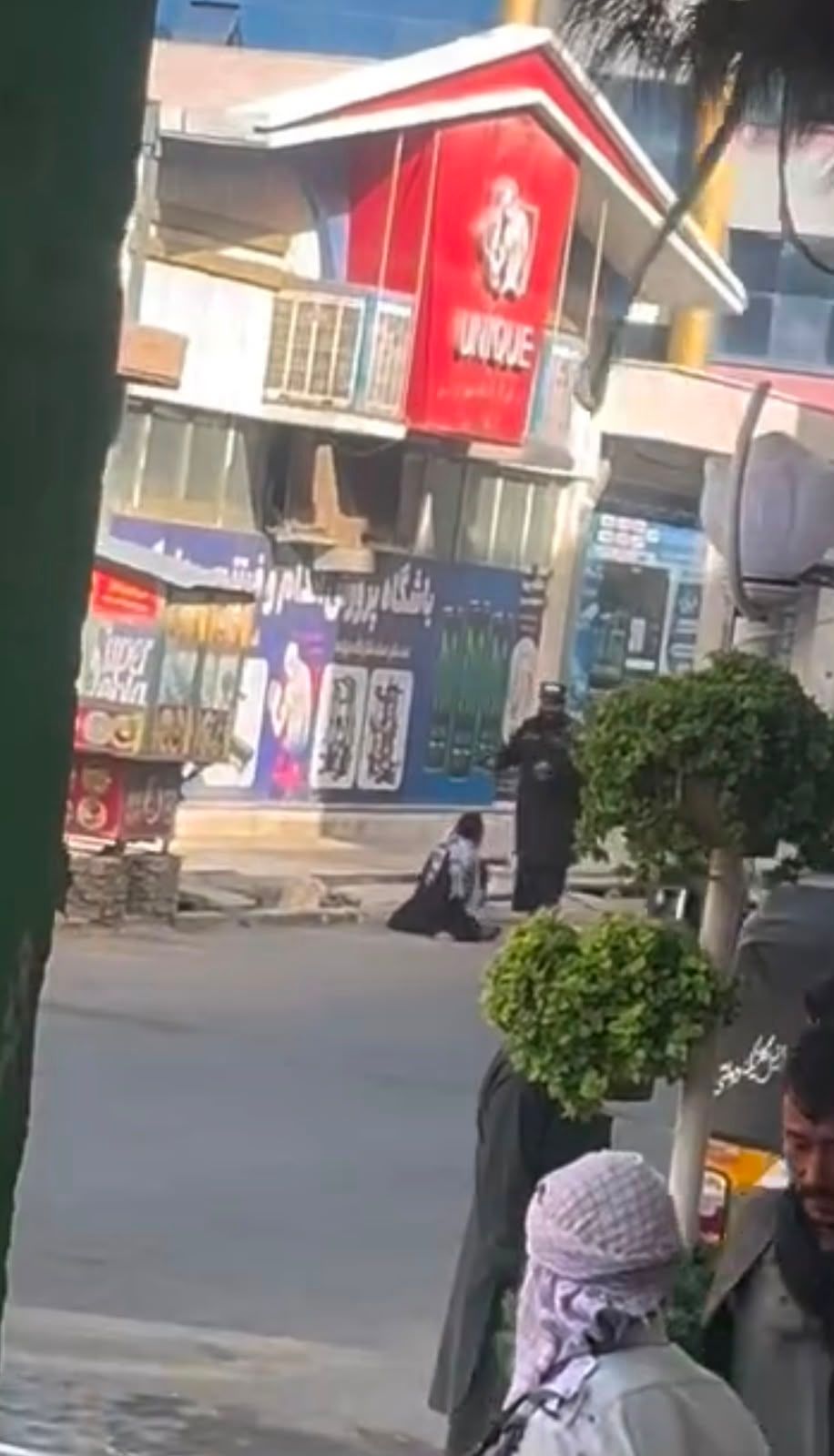 د هرات اوسېدونکو په دغه ولایت کې د «ښځو د خپلسرو نیونو» په غبرګون لاریون وکړ