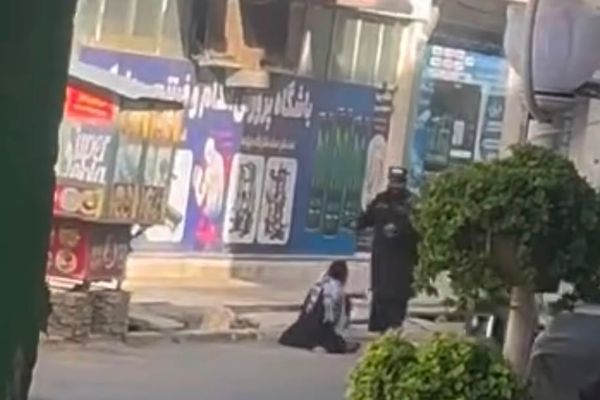 د هرات اوسېدونکو په دغه ولایت کې د «ښځو د خپلسرو نیونو» په غبرګون لاریون وکړ