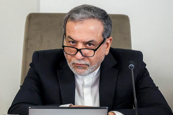 عراقچي له خپلو روسي او مصري سیالانو سره د اټومي مذاکراتو په تړاو خبرې کړي