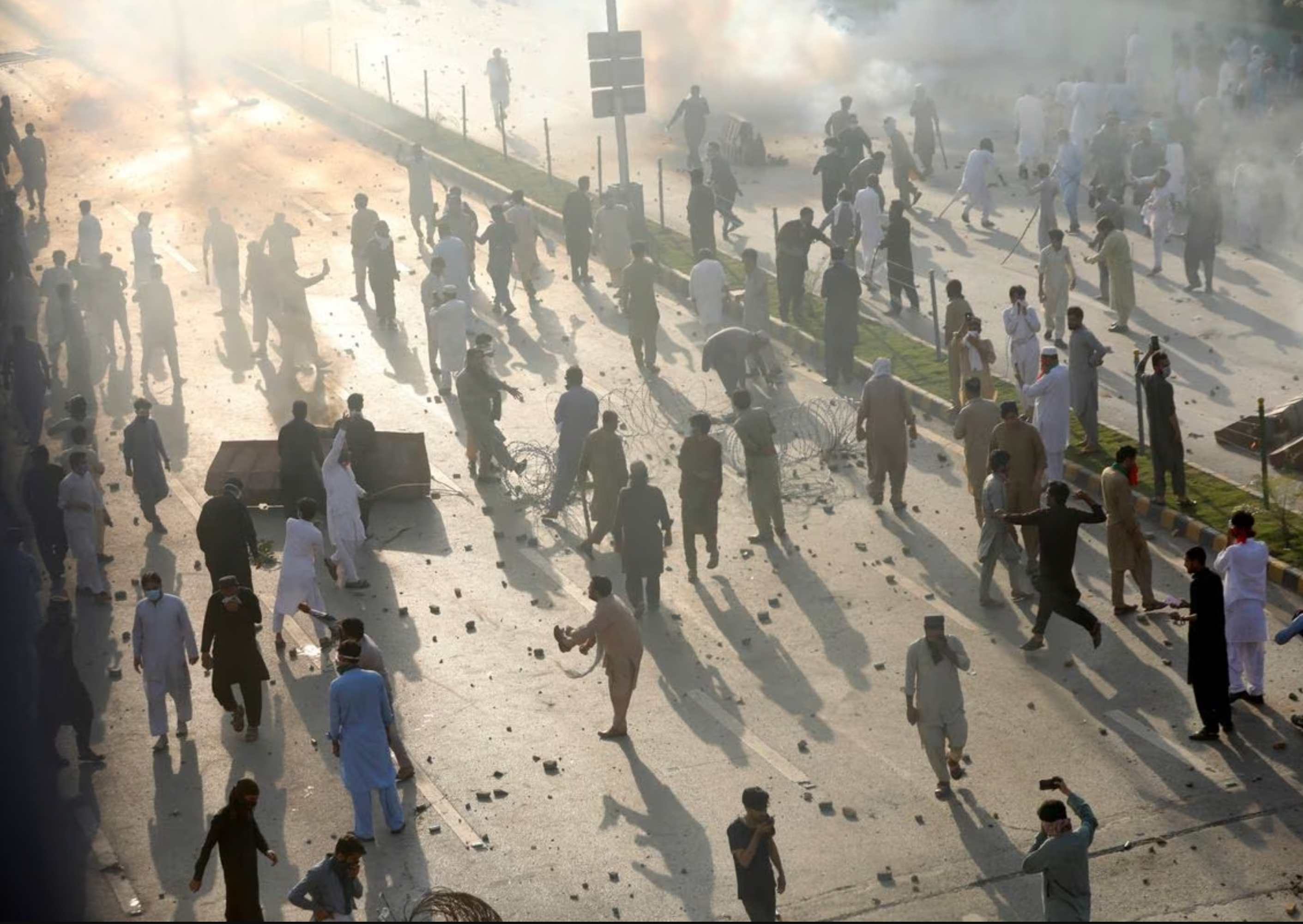 شب ناآرام پاکستان؛ امریکا و بریتانیا خواستار احترام به حاکمیت قانون شدند