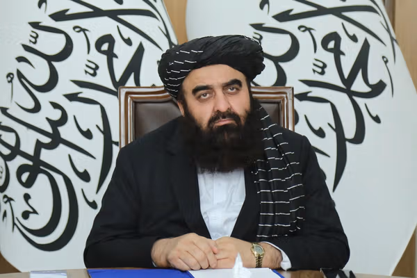 انتقاد وزیر خارجه طالبان از درون؛ متقی میگوید چرا برای حاکمیت جنجال میسازید