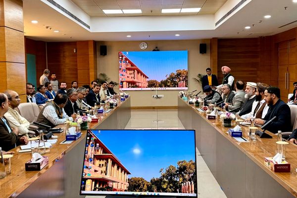 طالبان: هند افغانستان ته د درملو صادرولو لپاره چمتوالی ښودلی