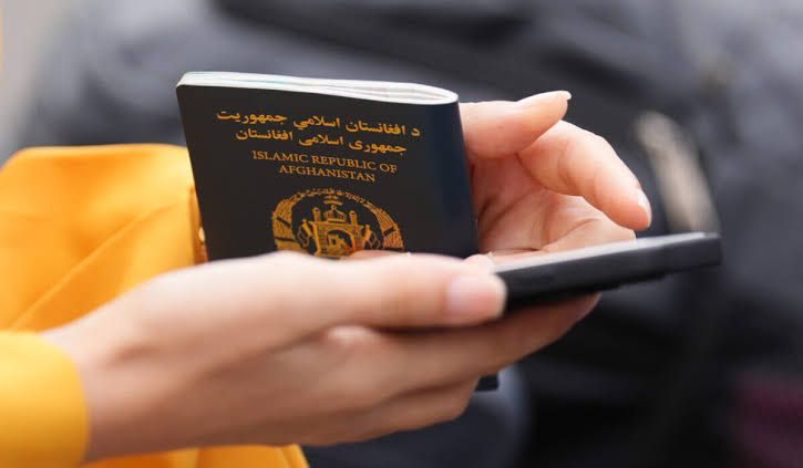 پاکستان کې له کړاو سره مخ افغانان؛ له تېرې یوې اونۍ راهیسې اسلام‌اباد د ویزو تمدید درولی