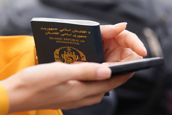 پاکستان کې له کړاو سره مخ افغانان؛ له تېرې یوې اونۍ راهیسې اسلاماباد د ویزو تمدید درولی