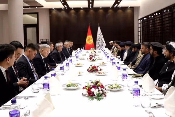 طالبان: قرغزستان د دوه اړخیزو سوداګریزو اړیکو پراختیا لپاره چمتوالی ښودلی