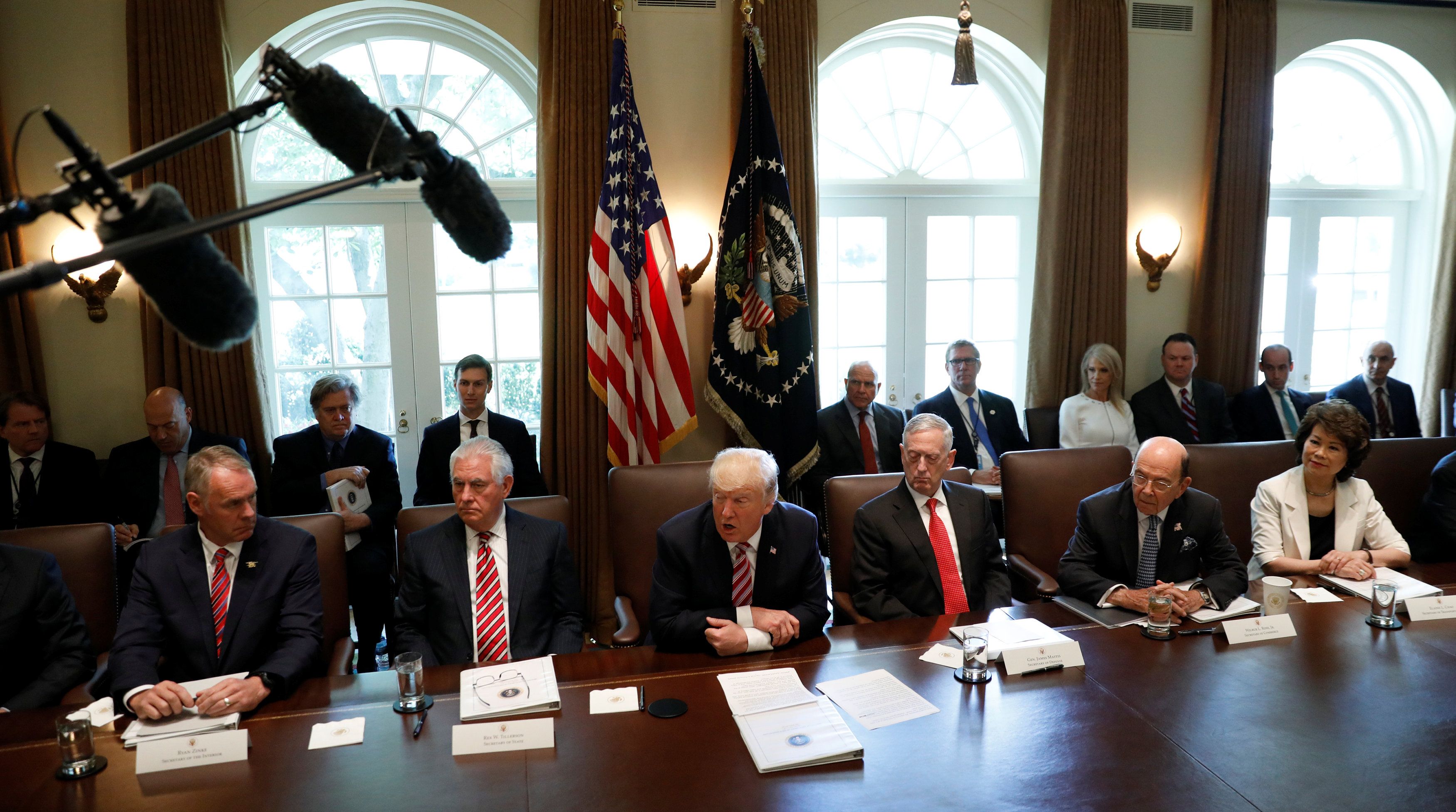 ډونالډ ټرمپ: موږ نباید د چین اټومي توغندیو ته د نږدېوالي له امله بګرام له لاسه ورکړی وای