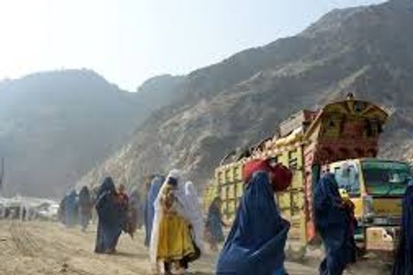 د کډوالو ملاتړی بنسټ: پاکستان کې مېشت ۳ مېلیونه افغان کډوال د اېستلو له ګواښ سره مخ دي