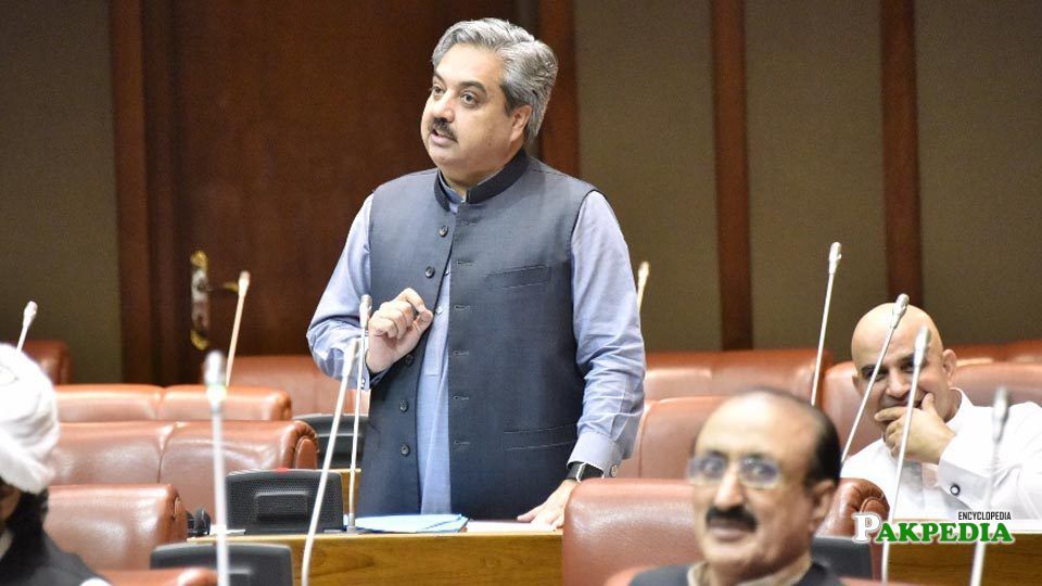 یک سناتور سابق پاکستان در انفجاری در ایالت خیبرپختونخوا کشته شد