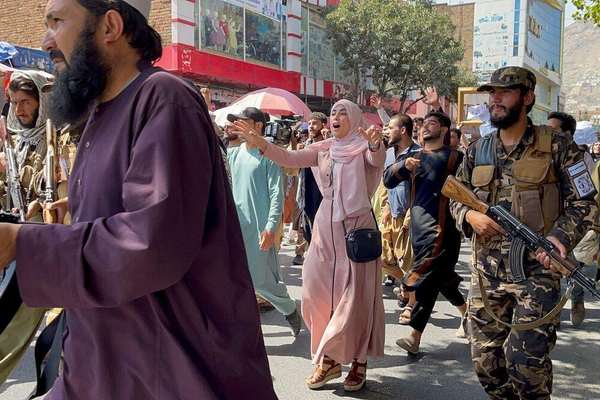 ډېپلوماټ مجله: طالبان هوښیار او لوستی ملت د خپل واک لپاره ستر ګواښ بولي