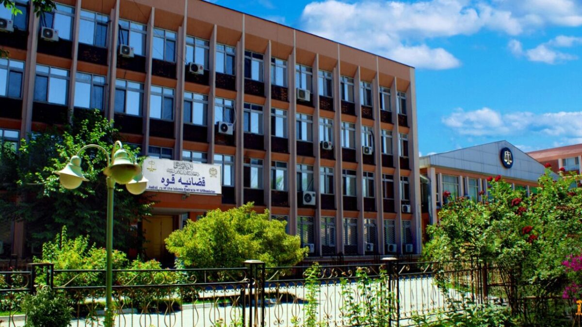 طالبانو کابل کې د دوو ښځو په ګډون شپږو تنو ته د خلکو  په مخ کې سزا ورکړې