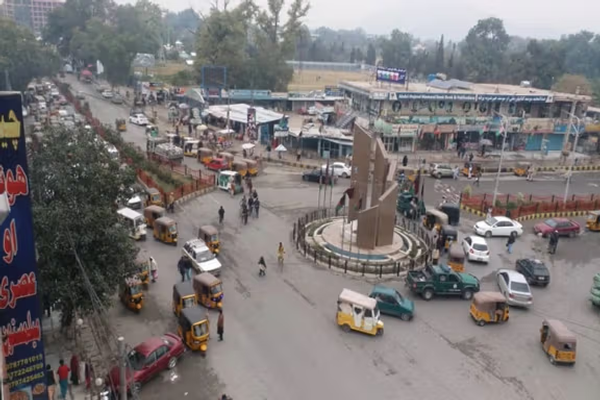 د طالبانو والي او د پاکستان قونسل په ننګرهار کې سره ولیدل