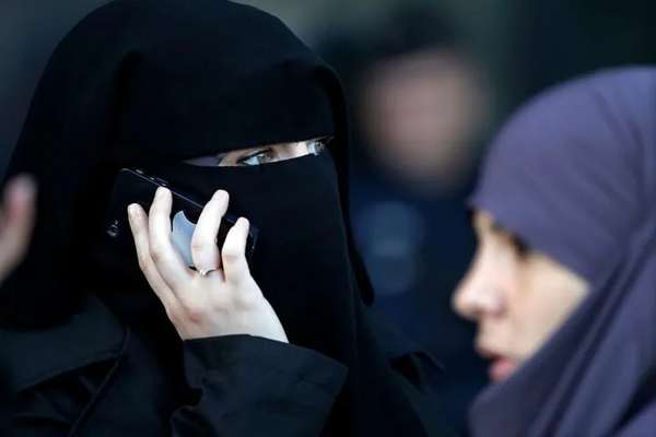 قزاقستان پوشاندن صورت در اماکن عمومی را ممنوع کرد