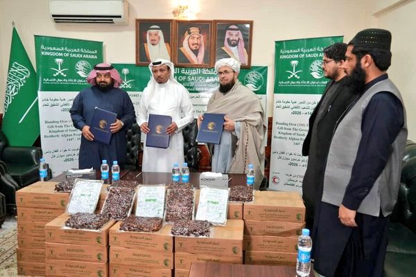 ملک سلمان خیریه بنسټ افغاني سرې میاشتې ته ۱۰۰ ټنه خرما وسپارله