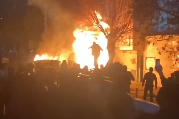 هرانا: د ایران په لاریونونو کې لږ تر لږه ۱۱۹ معترضین نیول شوي او ۷ کسان وژل شوي