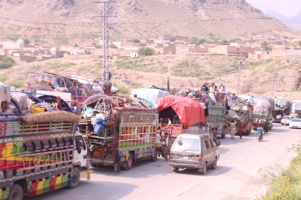 پرون له ایران او پاکستان نه تر ۲ زرو ډېرې کورنۍ افغانستان ته ستنې شوې